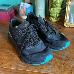 ON cloud cloud nova running shoes